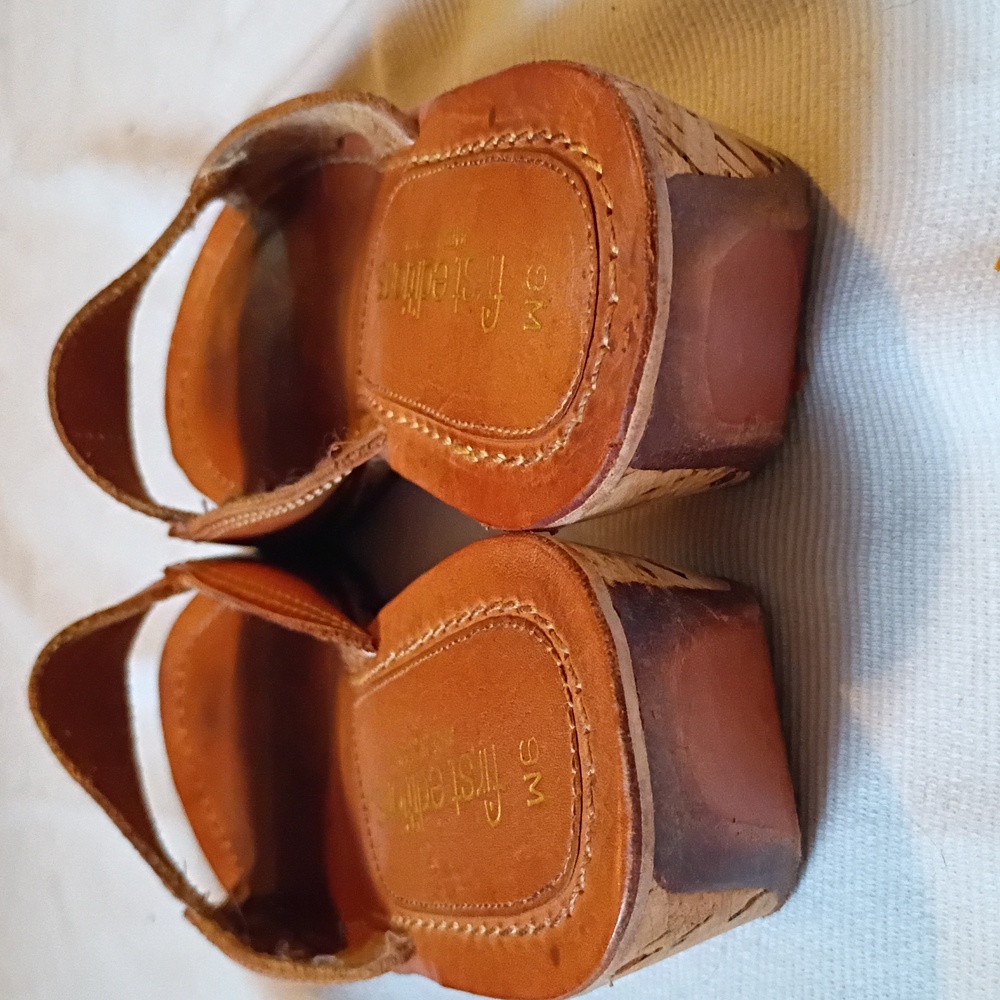First Editions Slide Wedge - Picture 7 of 7